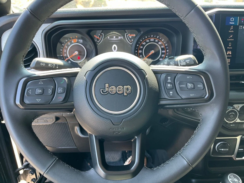 2025 Jeep JL Wrangler - Image 29 of 31