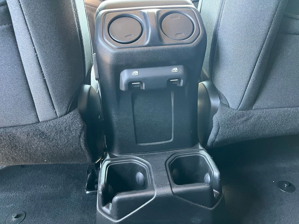 2025 Jeep JL Wrangler - Image 24 of 31