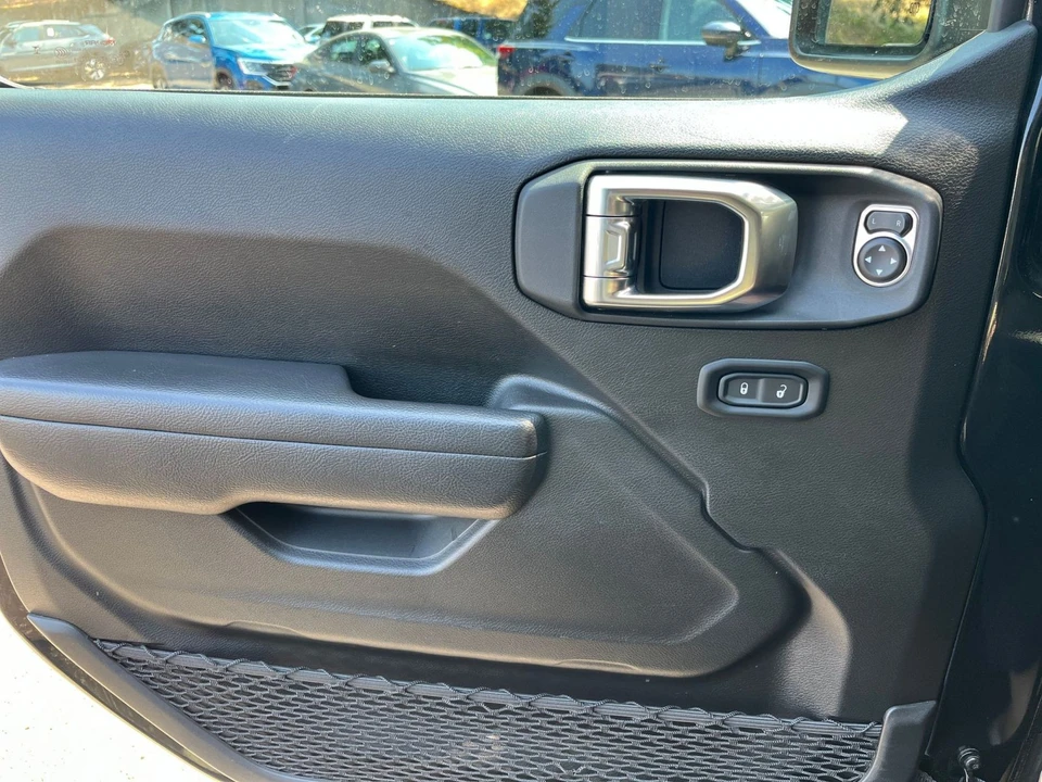 2025 Jeep JL Wrangler - Image 20 of 31