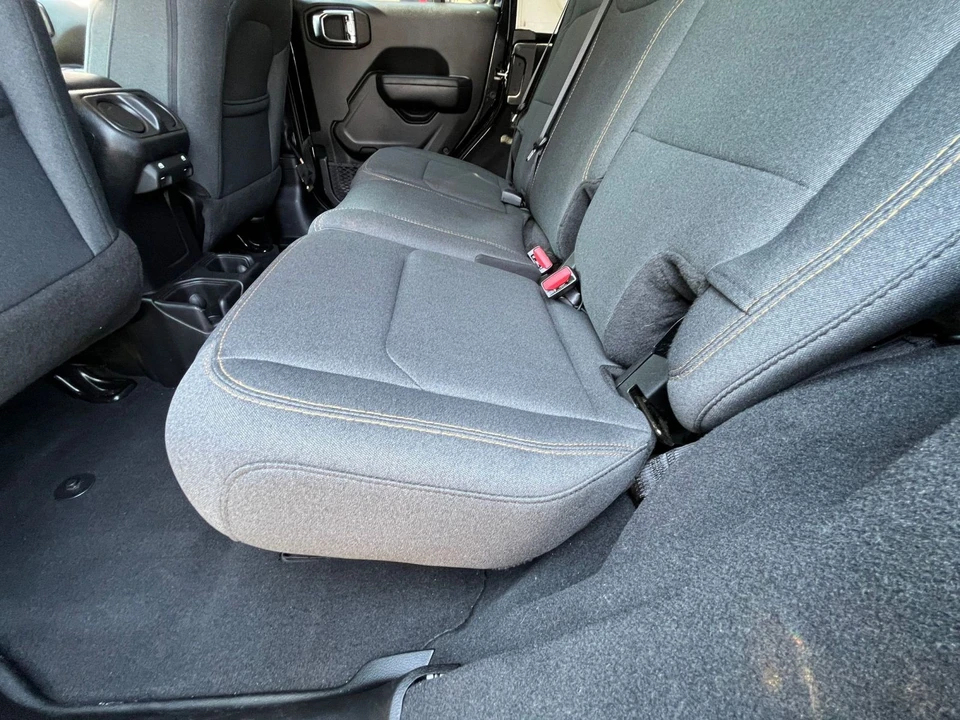 2025 Jeep JL Wrangler - Image 27 of 31