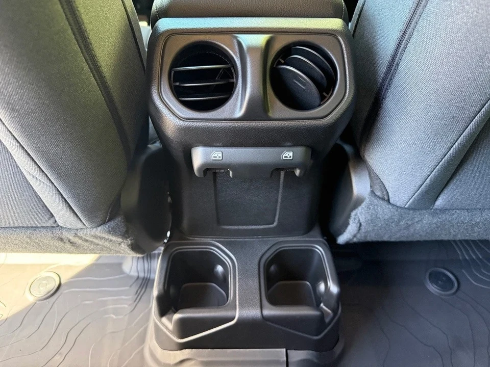 2025 Jeep JL Wrangler - Image 16 of 21