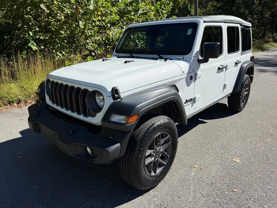 2025 Jeep JL Wrangler - Image 3 of 21