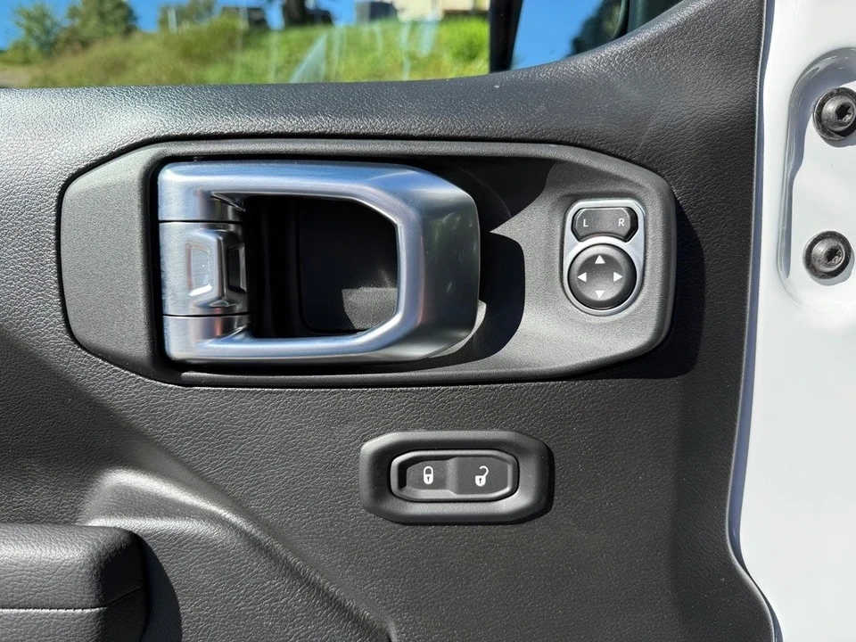 2025 Jeep JL Wrangler - Image 13 of 21