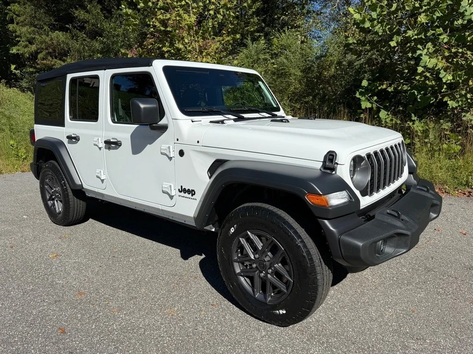 2025 Jeep JL Wrangler - Image 5 of 21