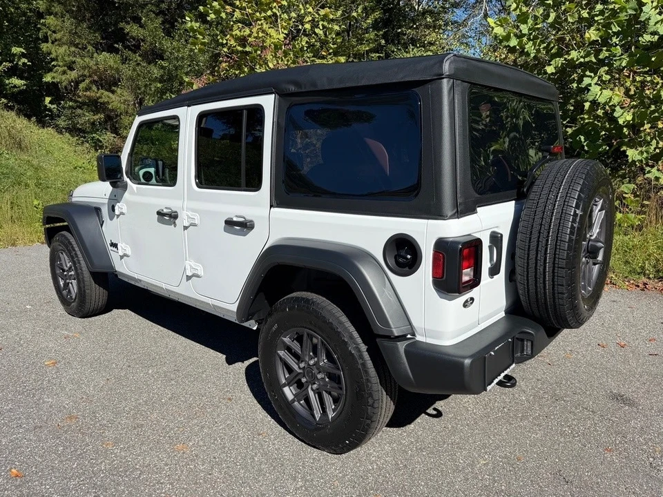 2025 Jeep JL Wrangler - Image 9 of 21