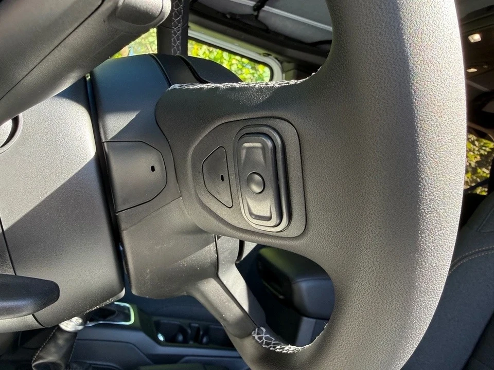 2025 Jeep JL Wrangler - Image 14 of 21