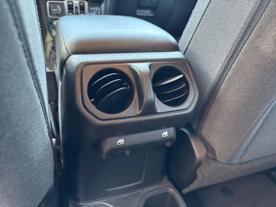 2025 Jeep JL Wrangler - Image 23 of 31