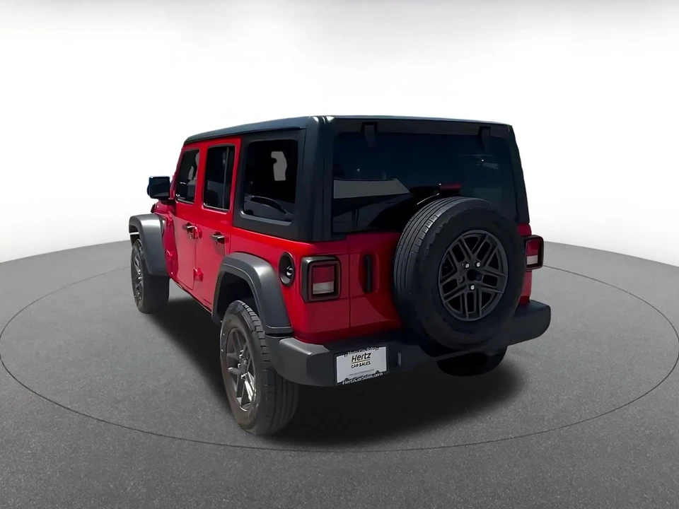 2025 Jeep JL Wrangler - Image 15 of 31