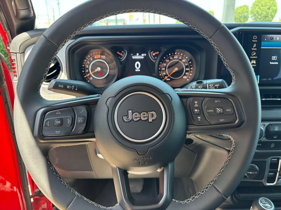 2025 Jeep JL Wrangler - Image 28 of 31