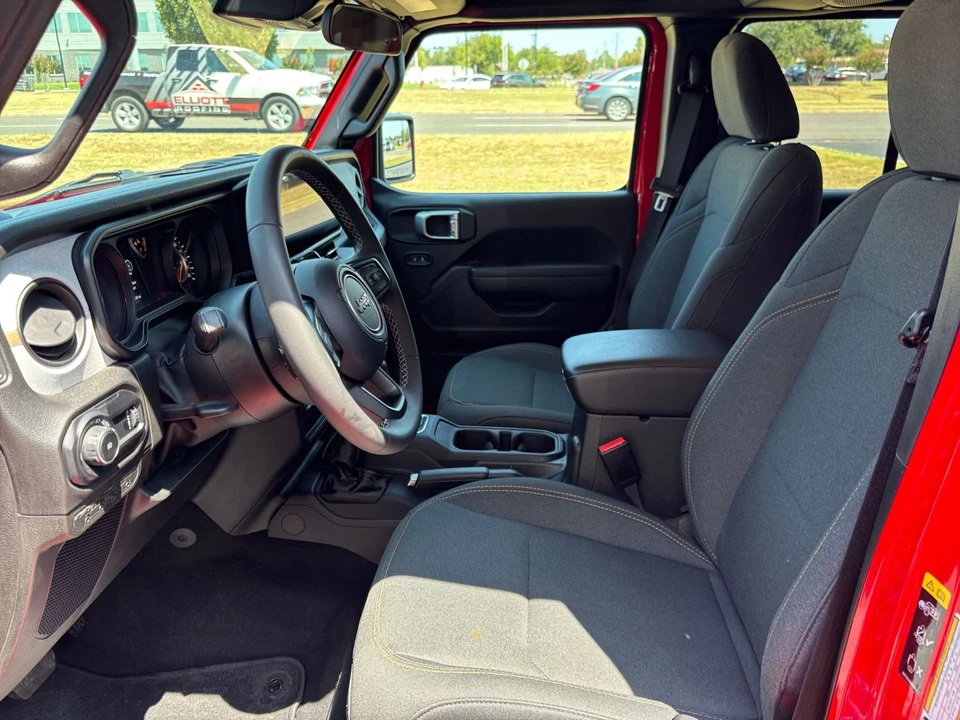 2025 Jeep JL Wrangler - Image 27 of 31