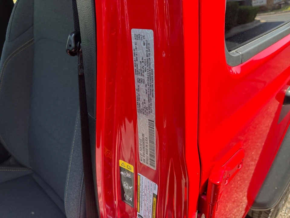 2025 Jeep JL Wrangler - Image 29 of 31