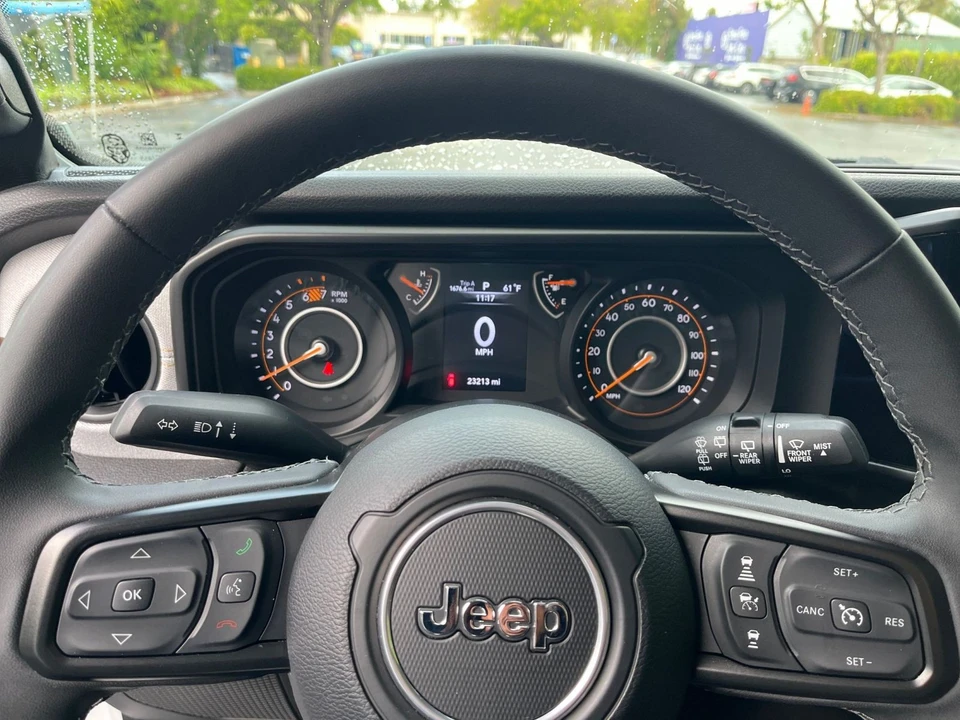 2025 Jeep JL Wrangler - Image 29 of 31