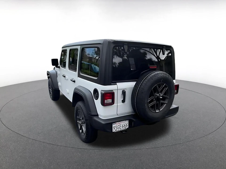 2025 Jeep JL Wrangler - Image 13 of 31