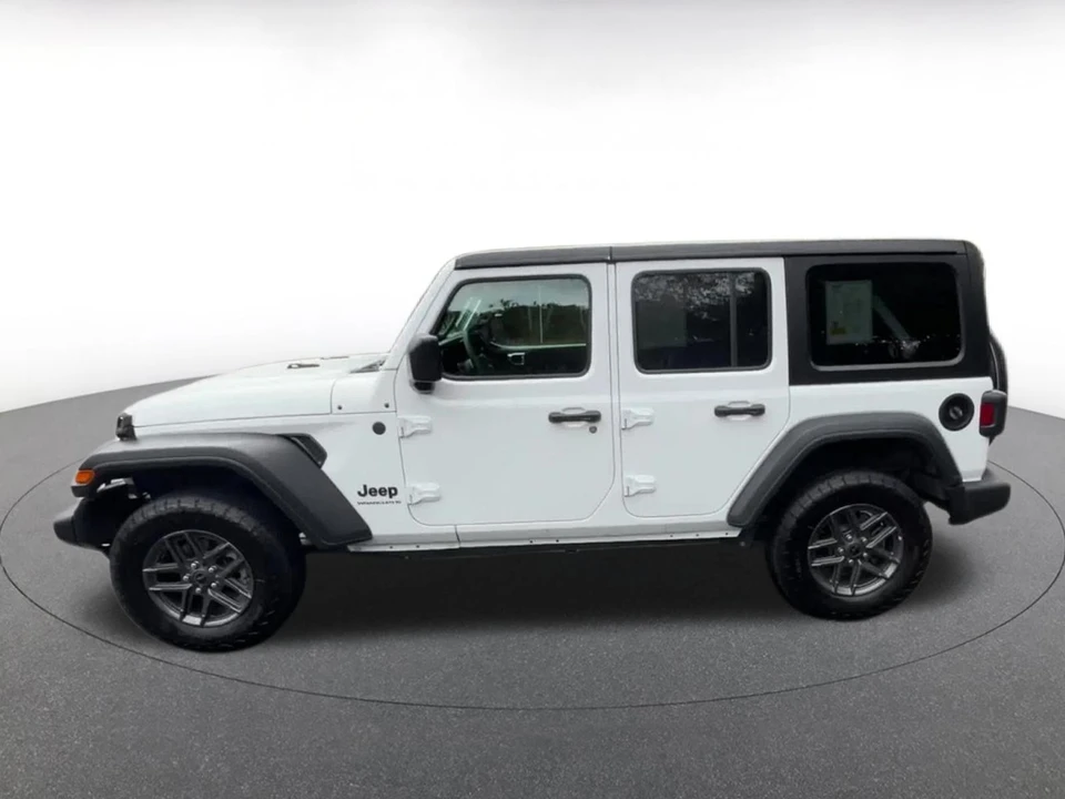 2025 Jeep JL Wrangler - Image 11 of 31