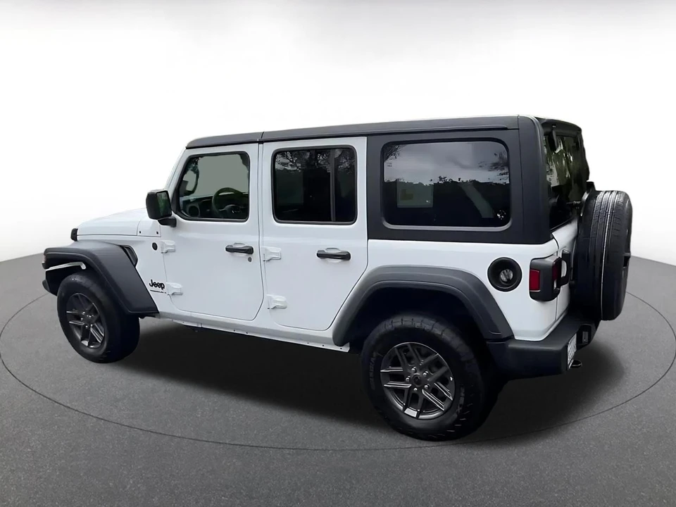 2025 Jeep JL Wrangler - Image 8 of 31