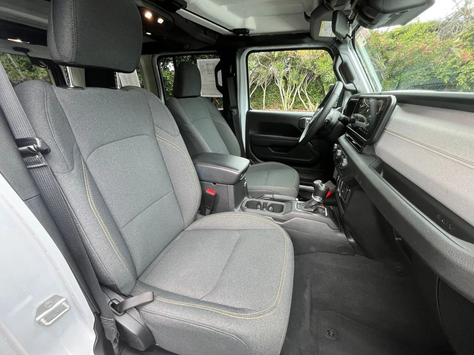 2025 Jeep JL Wrangler - Image 30 of 31