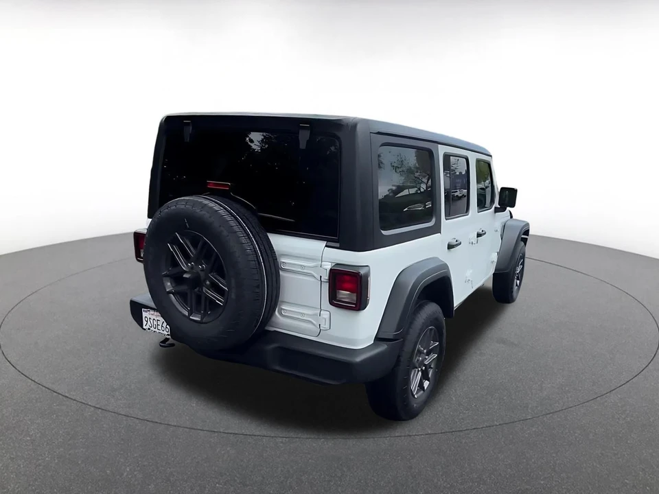 2025 Jeep JL Wrangler - Image 16 of 31