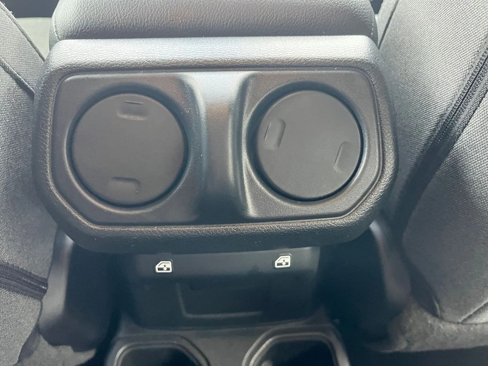 2025 Jeep JL Wrangler - Image 18 of 31