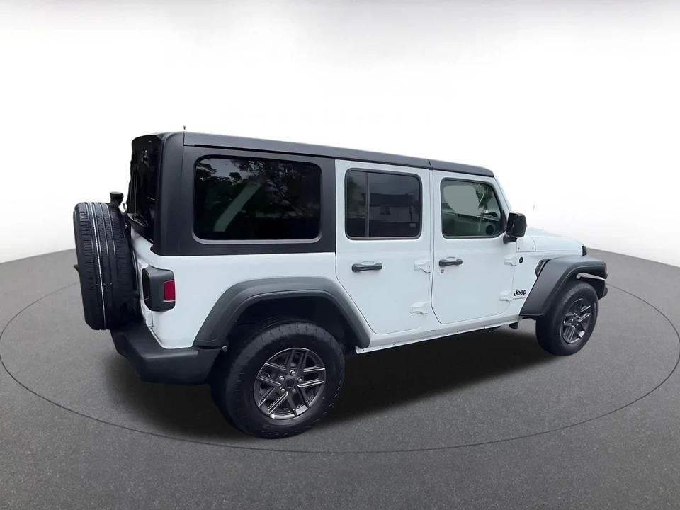2025 Jeep JL Wrangler - Image 17 of 31