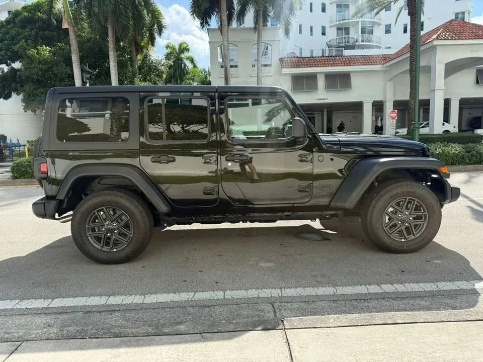 2025 Jeep JL Wrangler - Image 3 of 12