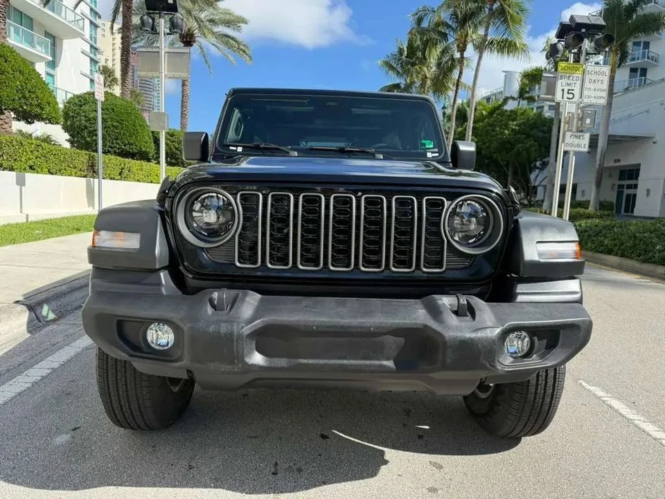 2025 Jeep JL Wrangler - Image 4 of 12