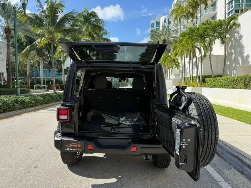2025 Jeep JL Wrangler - Image 11 of 12