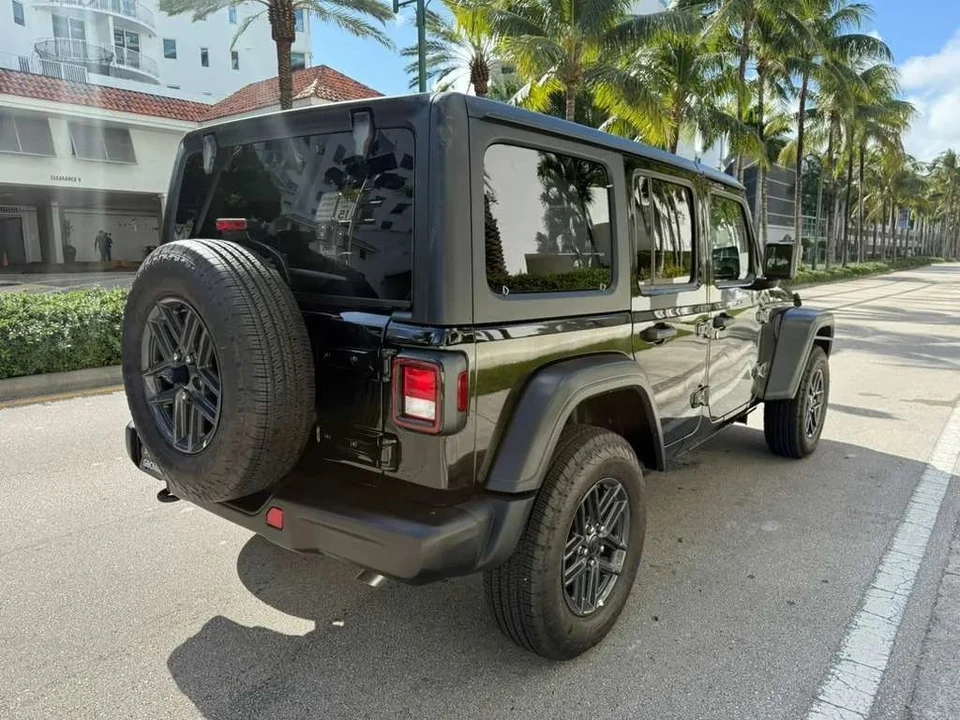 2025 Jeep JL Wrangler - Image 7 of 12