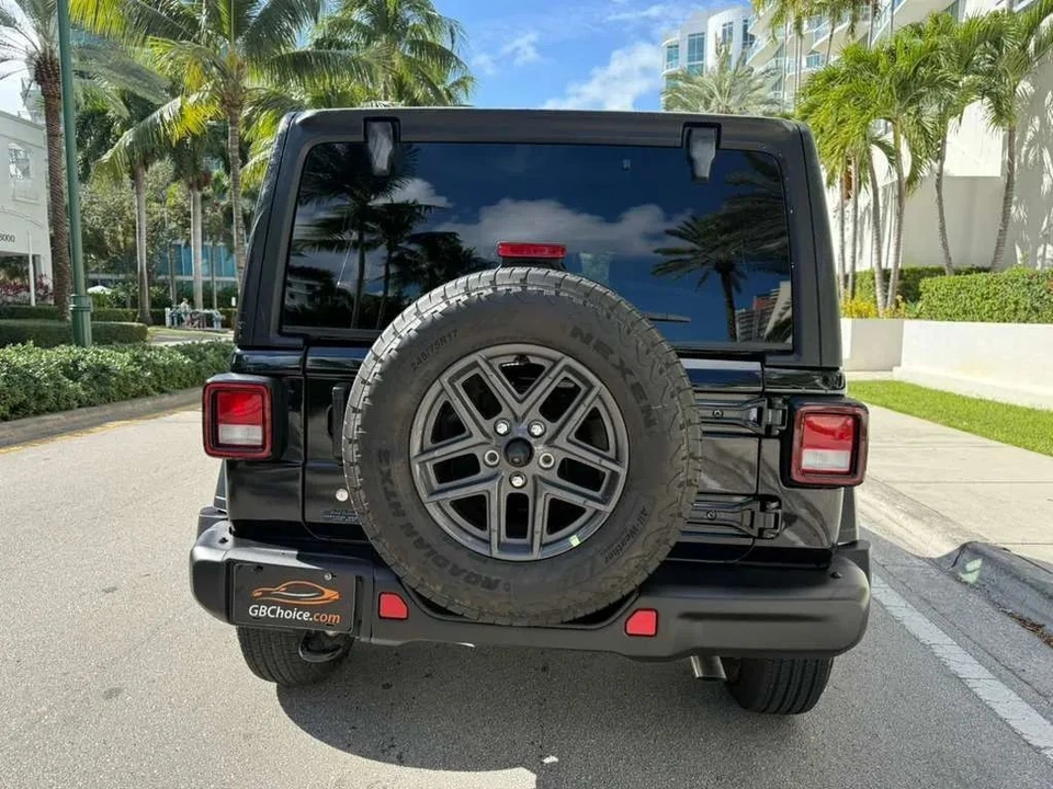 2025 Jeep JL Wrangler - Image 6 of 12