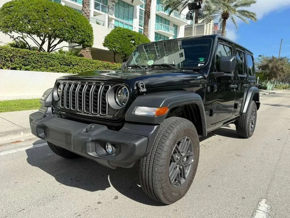 2025 Jeep JL Wrangler - Image 5 of 12