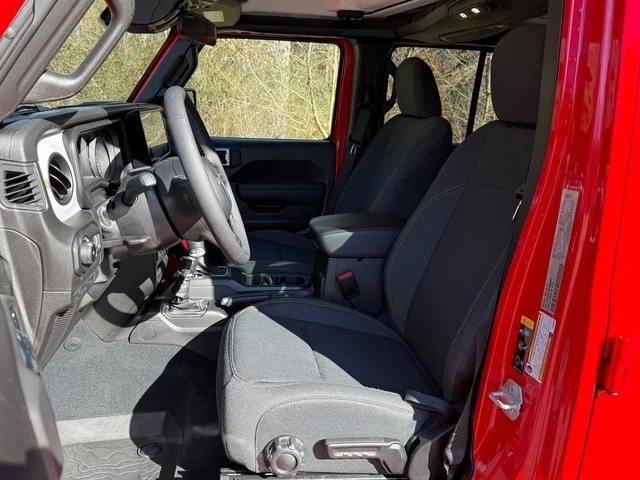 2025 Jeep JL Wrangler - Image 11 of 21
