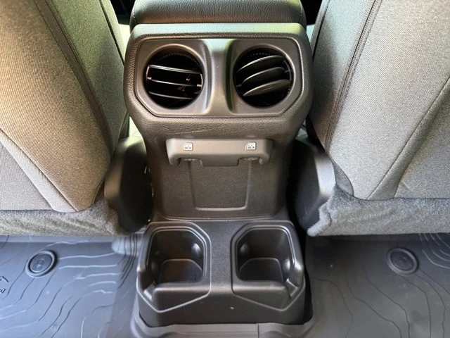 2025 Jeep JL Wrangler - Image 19 of 29