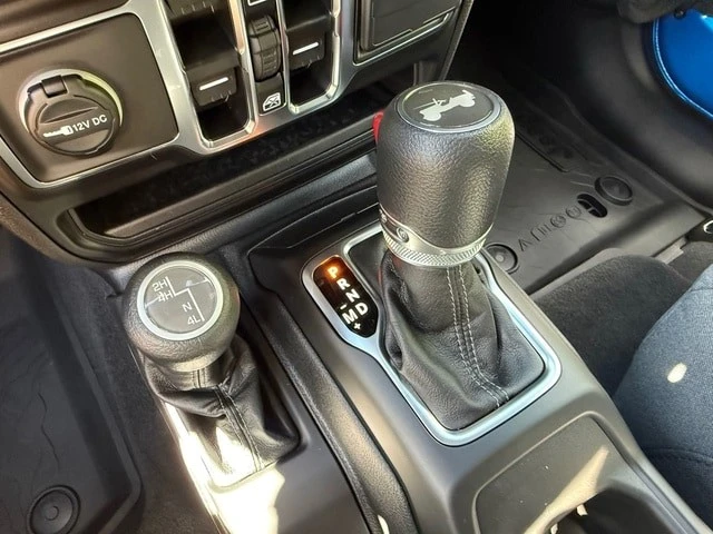 2025 Jeep JL Wrangler - Image 25 of 29