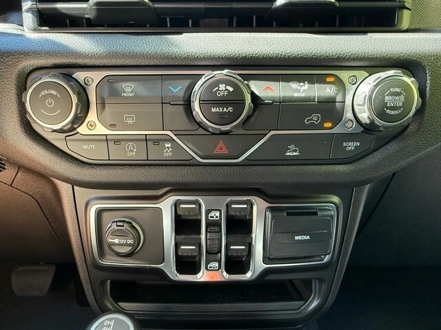 2025 Jeep JL Wrangler - Image 24 of 29