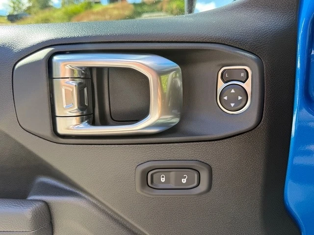 2025 Jeep JL Wrangler - Image 12 of 29