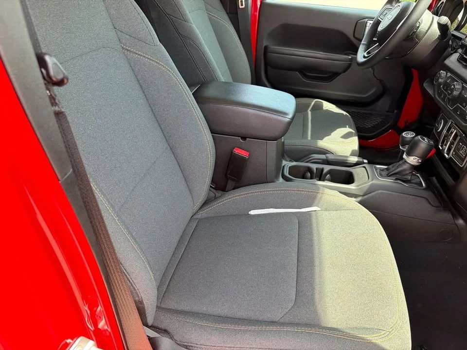 2025 Jeep JL Wrangler - Image 13 of 20