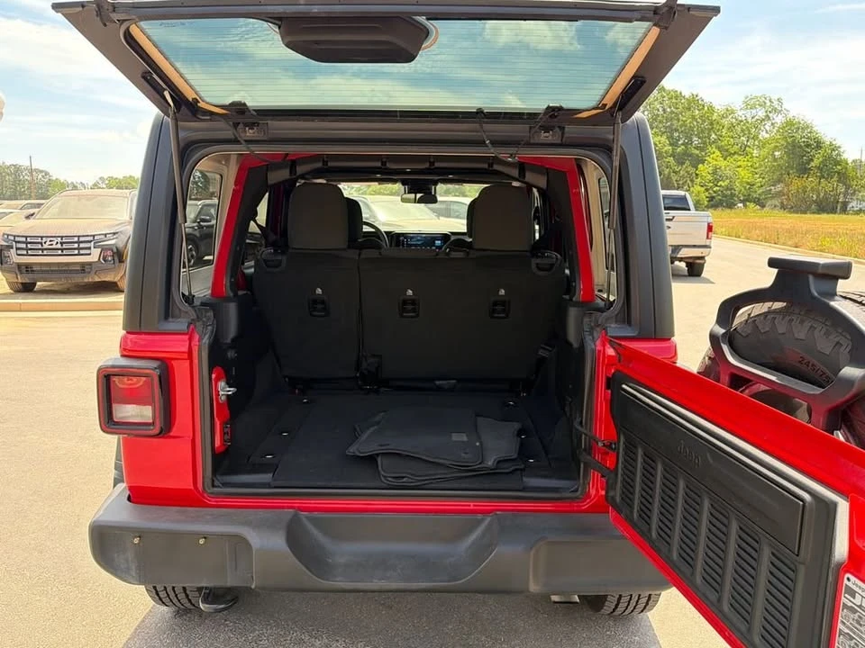 2025 Jeep JL Wrangler - Image 18 of 20