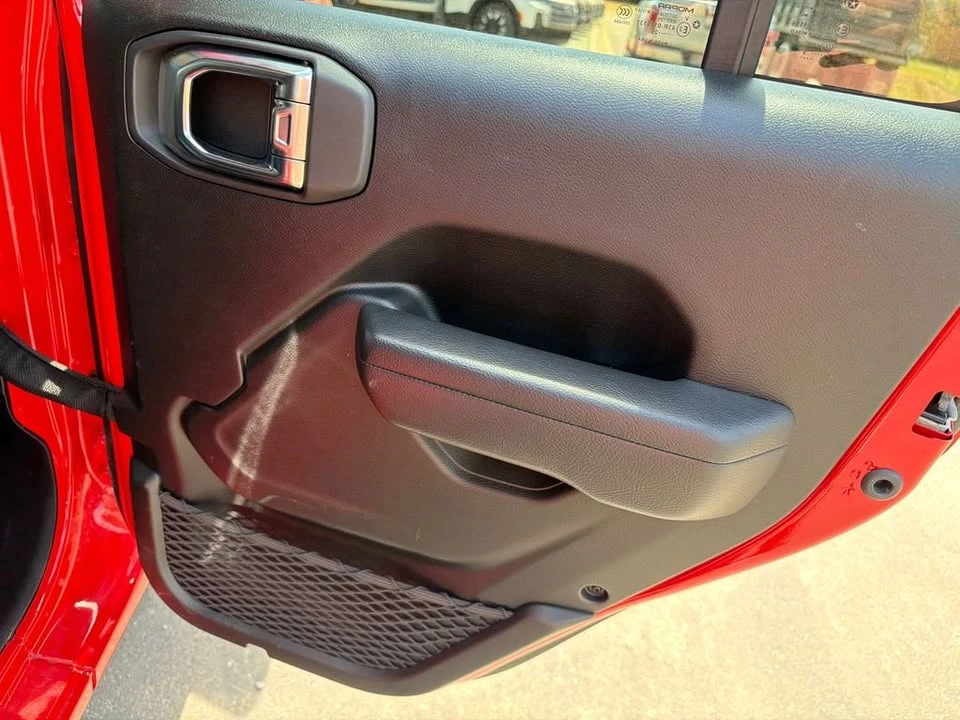 2025 Jeep JL Wrangler - Image 16 of 20