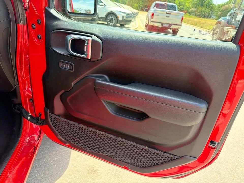 2025 Jeep JL Wrangler - Image 14 of 20