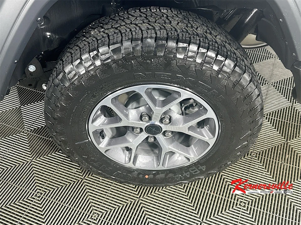 2025 Jeep JL Wrangler - Image 16 of 20