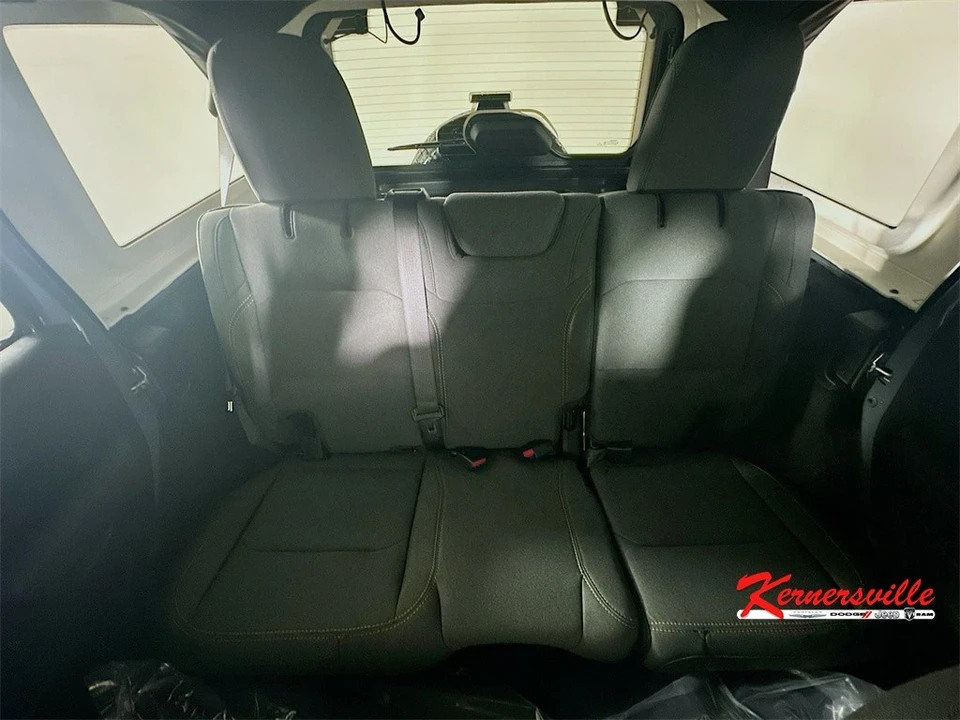 2025 Jeep JL Wrangler - Image 10 of 12