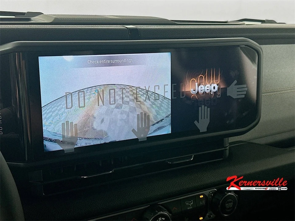 2025 Jeep JL Wrangler - Image 15 of 21