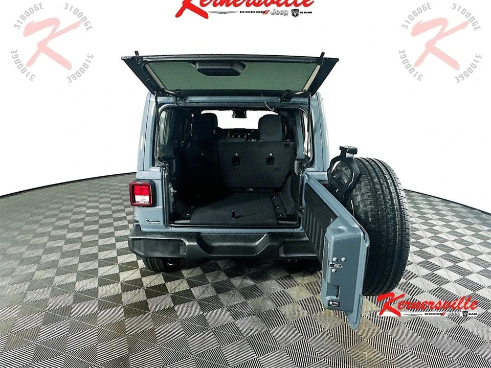 2025 Jeep JL Wrangler - Image 16 of 21
