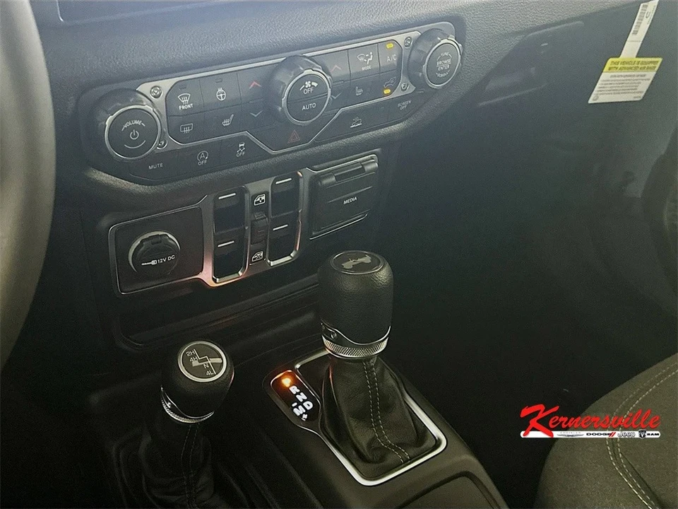 2025 Jeep JL Wrangler - Image 12 of 21