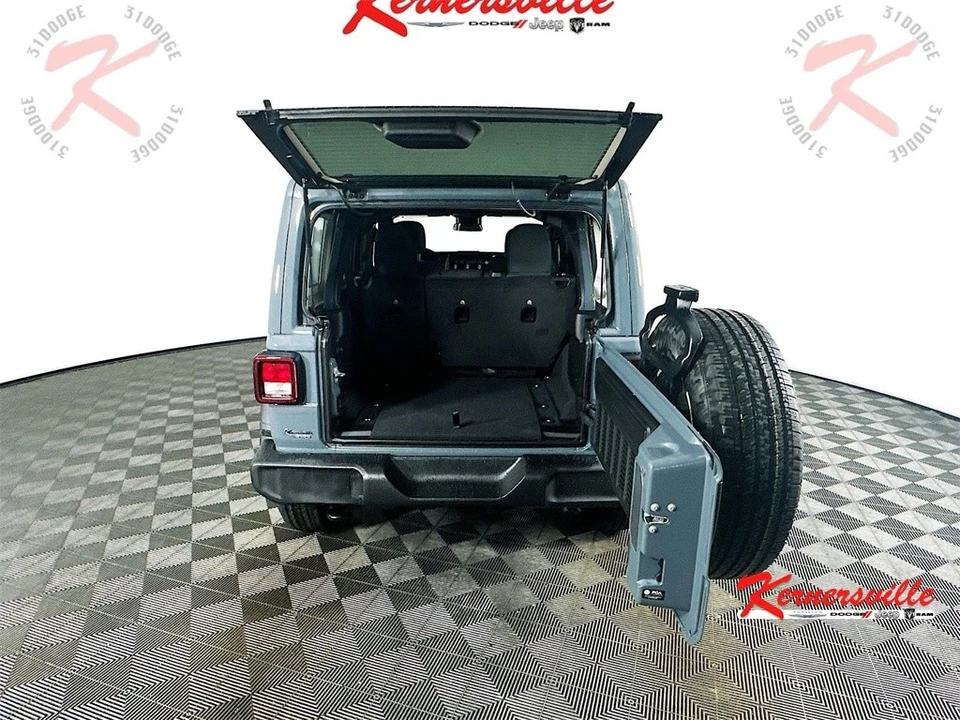 2025 Jeep JL Wrangler - Image 16 of 21