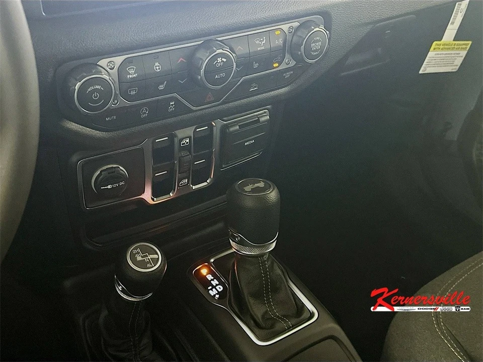 2025 Jeep JL Wrangler - Image 12 of 21
