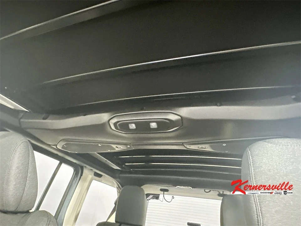 2025 Jeep JL Wrangler - Image 14 of 21
