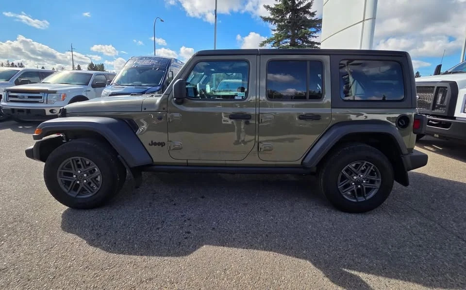 2025 Jeep JL Wrangler - Image 11 of 12