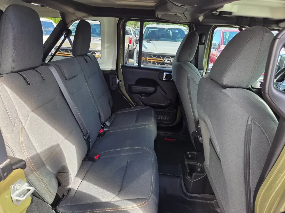 2025 Jeep JL Wrangler - Image 9 of 12