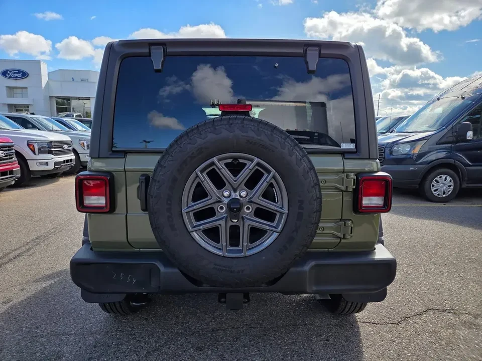 2025 Jeep JL Wrangler - Image 6 of 12