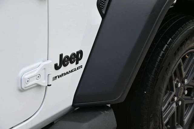 2025 Jeep JL Wrangler - Image 9 of 19
